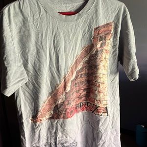 Chicen itza t-shirt size m.